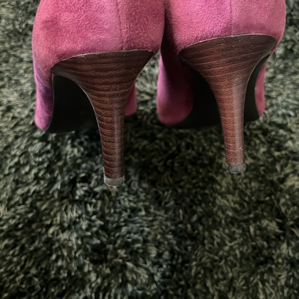 Calvin Klein Raspberry Suede Peep Toe Heels - Picture 5 of 10